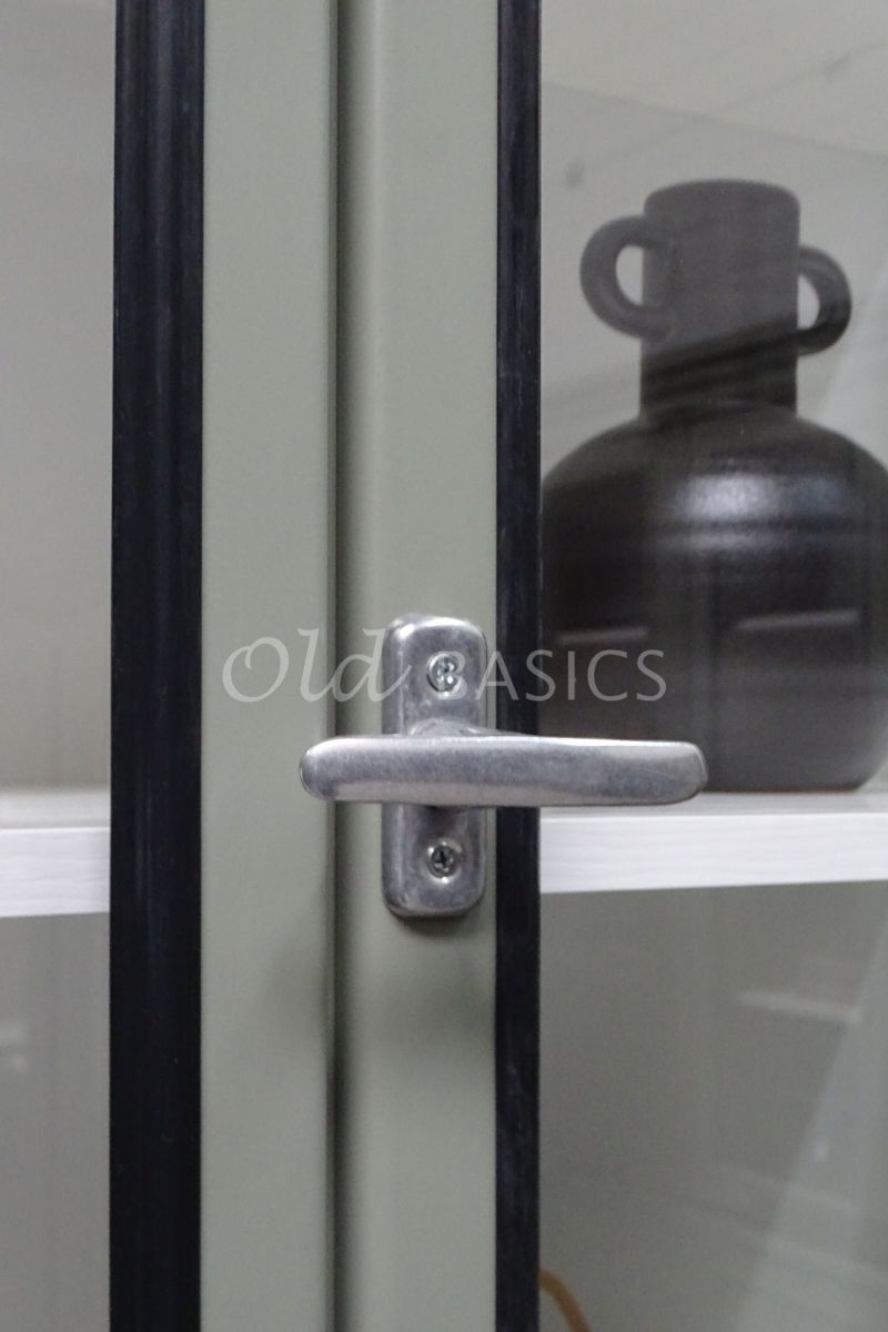 Detail van Apothekerskast Retrique, 2 deuren, RAL7033, groen, grijs, materiaal staal